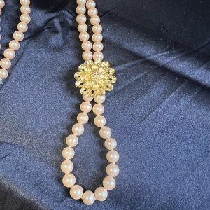 Pearl necklace with adjustable brooch. Vintage, statement piece, choker.
